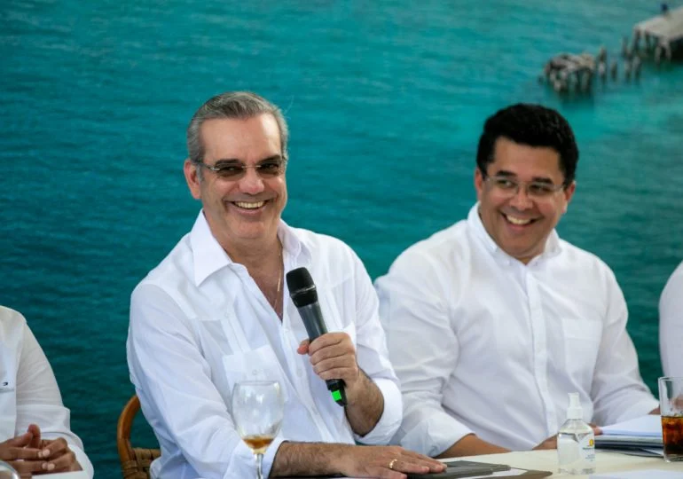 Mayoría aprueba gestión de Abinader y Collado encabeza preferencias para 2028, según encuesta