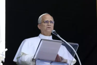 El papa León XIV ya está hospitalizado y esta tarde será operado de pulmón en Roma