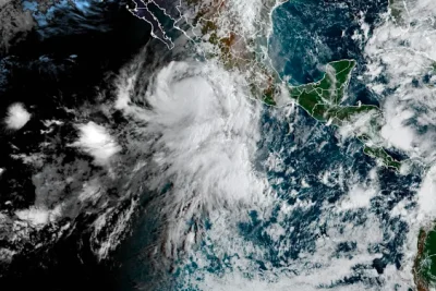 El huracán Rachel se intensifica a categoría 2 frente a las costas del Pacífico mexicano
