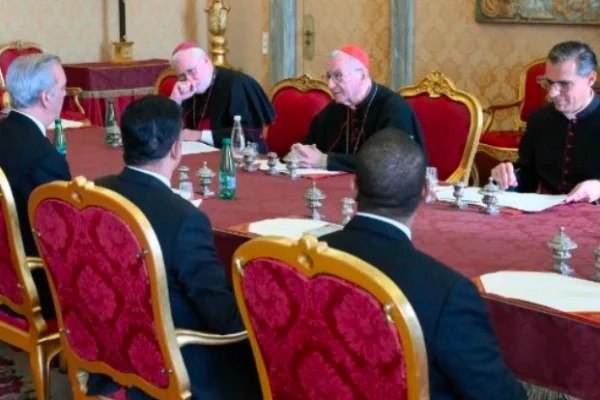Abinader entrega invitación al papa León XIV y aborda situación de Haití y Cuba con Pietro Parolin