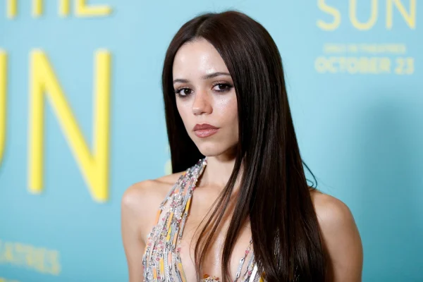 Jenna Ortega se alejará temporalmente de la televisión tras “Merlina”