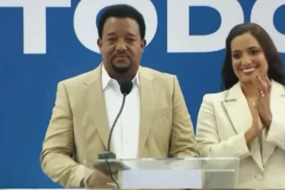 «Yo sé a quien le toqué las puertas y quien me abrió, usted es mi amigo»: Pedro Martínez agradece apoyo de Luis Abinader