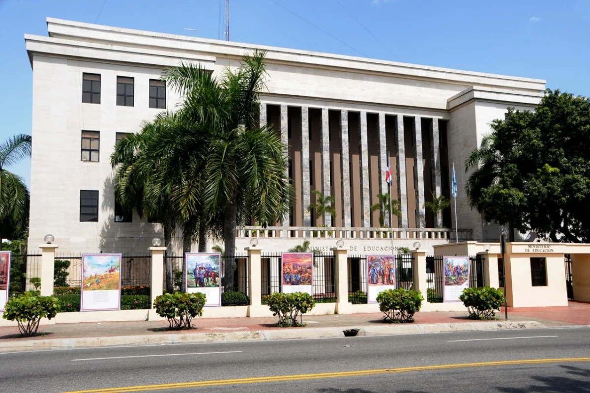 Educación mantiene suspensión de clases este miércoles en zonas vulnerables por las lluvias