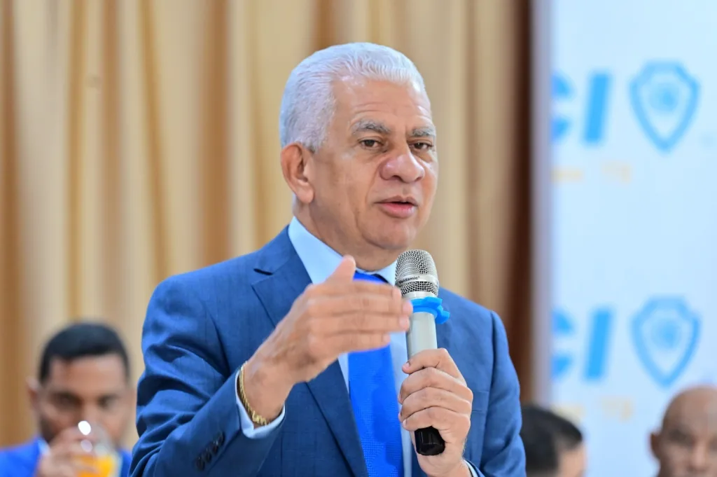 Ricardo de los Santos propone realizar debates entre candidatos del PRM