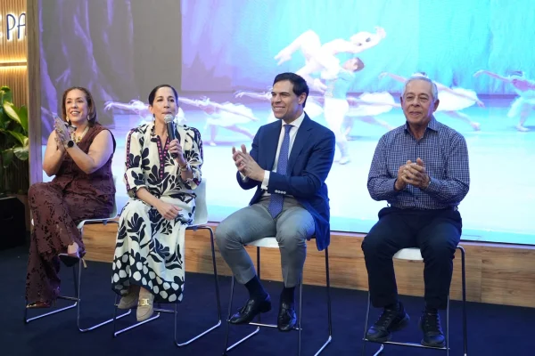 Roberto Ángel Salcedo y María Eugenia Herrera fortalecen los lazos culturales entre RD y Panamá