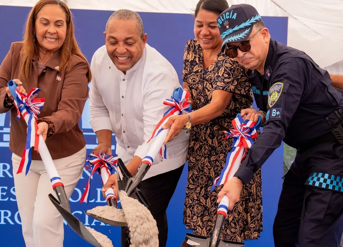 José Andújar encabeza primer picazo para construcción de nueva estación policial en Guaraguao