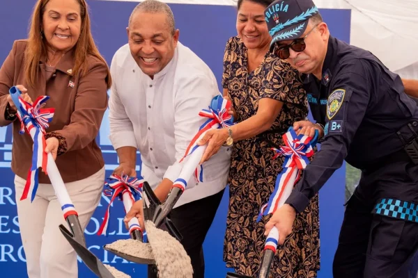 José Andújar encabeza primer picazo para construcción de nueva estación policial en Guaraguao