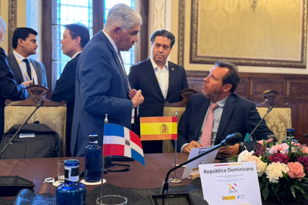 Eduardo Estrella destaca en cumbre iberoamericana inversiones del Gobierno en infraestructuras