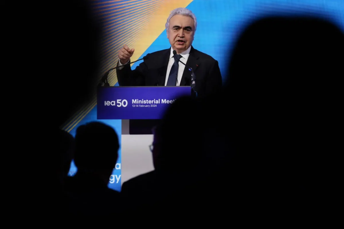 Director de la Agencia Internacional de Energía: Precios de los combustibles no volverán a niveles previos a la guerra en 2027