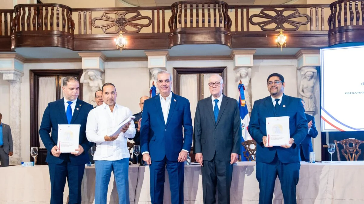 Abinader revela que inversión para terminar cárcel Las Parras supera los RD$2,000 millones