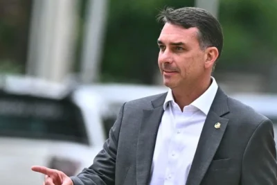 Flávio Bolsonaro llega a Miami tras huir de Brasil después de perder las elecciones