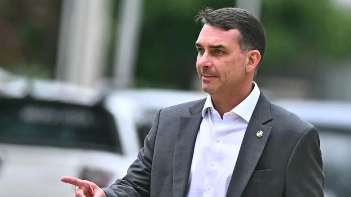 Flávio Bolsonaro llega a Miami tras huir de Brasil después de perder las elecciones