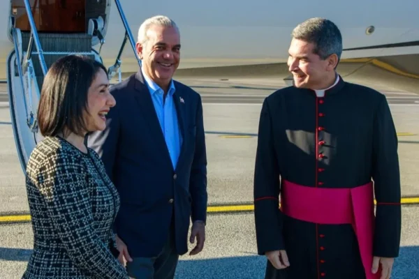 Abinader llega a Roma para reunirse con el papa León XIV y participar en foro de la FAO