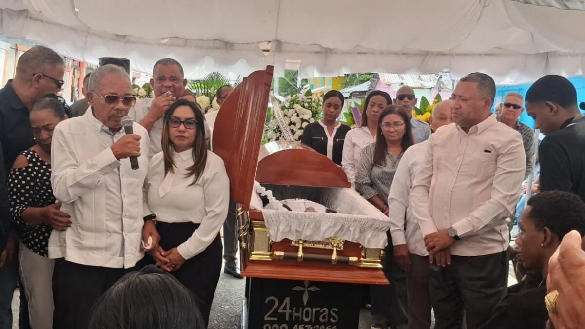 Azua despide al periodista Sonny Lara junto a Manuel Ureña