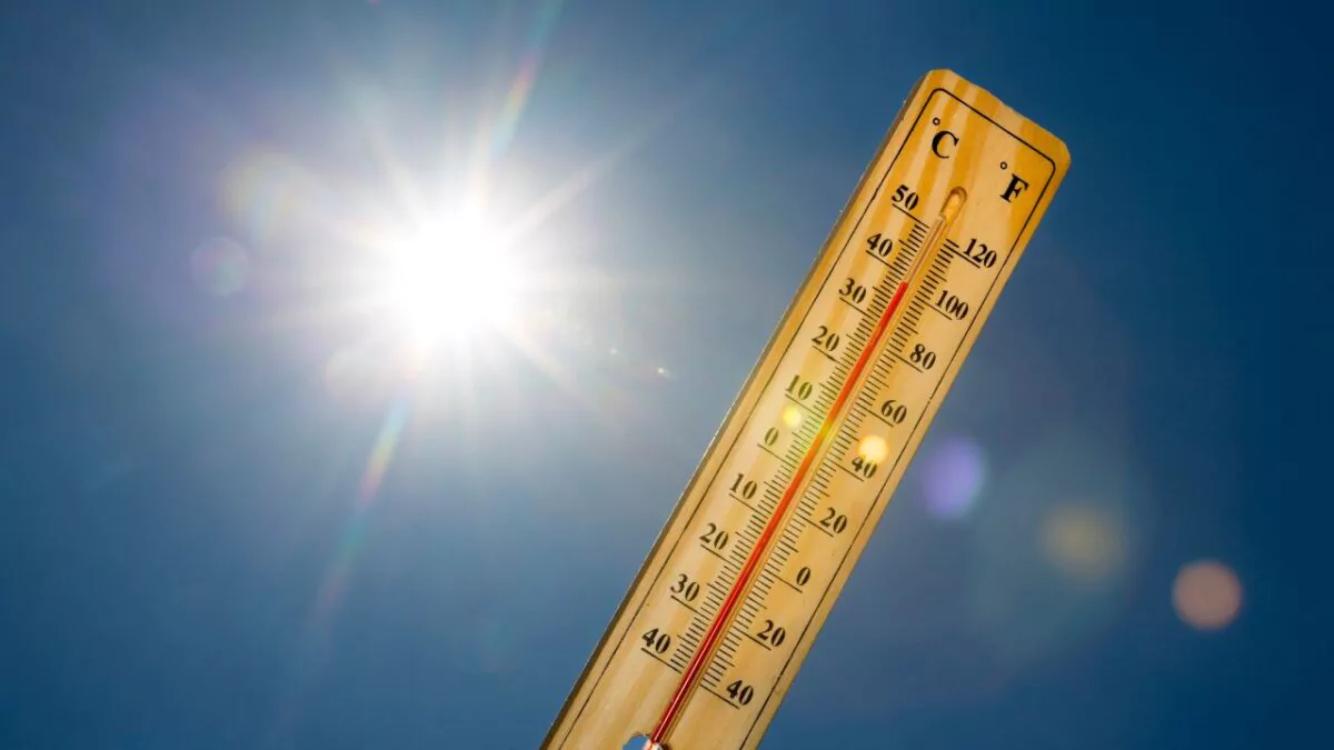 Calor de hasta 35 °C y pocas lluvias predominarán este viernes en RD