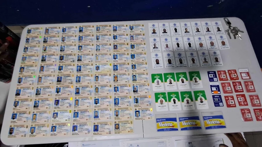 Apresan a cuatro hombres por presunta falsificación de cheques y documentos en Moca