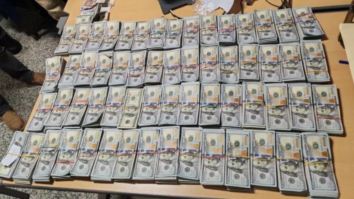 Imponen prisión preventiva a colombiano detenido con US$600,700 sin declarar en el AILA