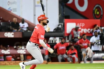 Leones del Escogido aplastan 15-8 a los Gigantes y suman su quinta victoria consecutiva