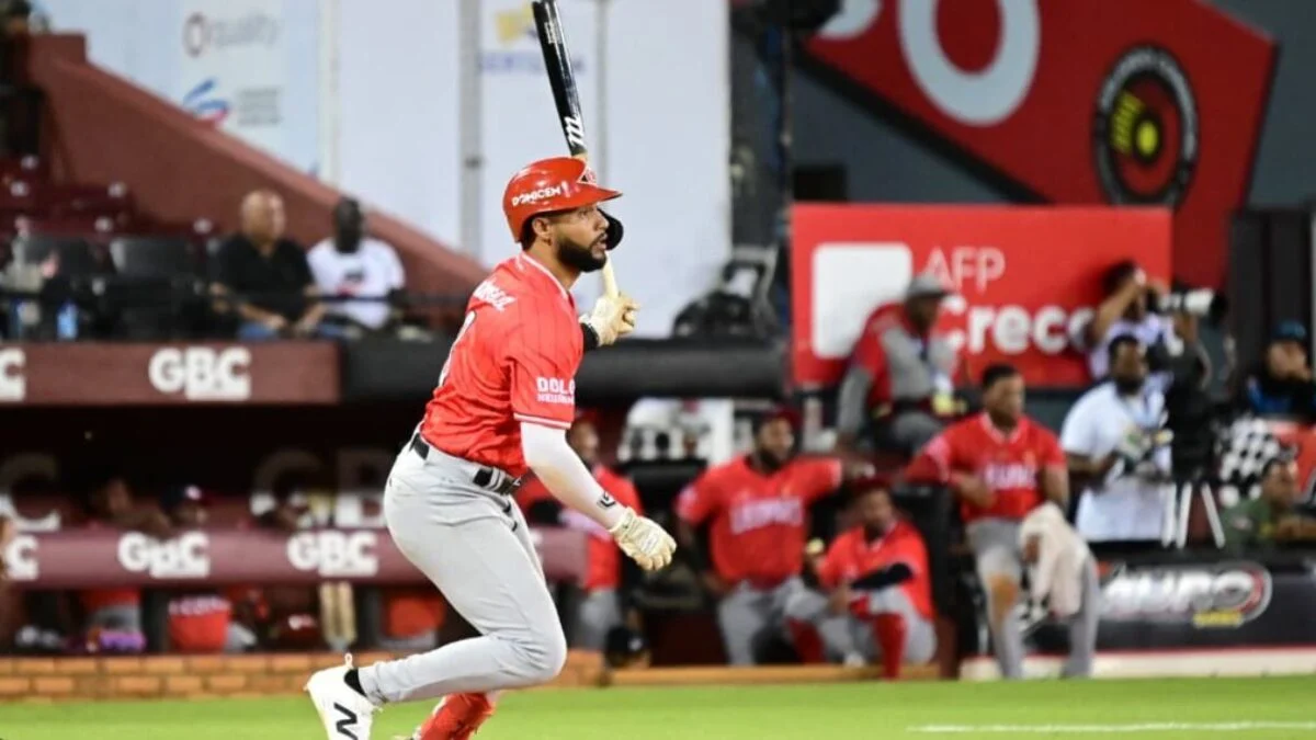Leones del Escogido aplastan 15-8 a los Gigantes y suman su quinta victoria consecutiva