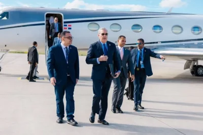 Presidente Abinader llega a Praga para participar en Conferencia Anual Forum 2000