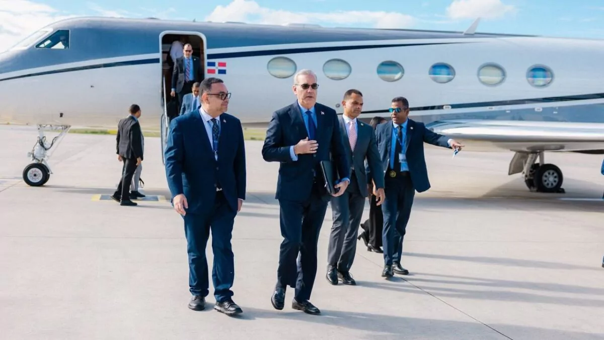 Presidente Abinader llega a Praga para participar en Conferencia Anual Forum 2000
