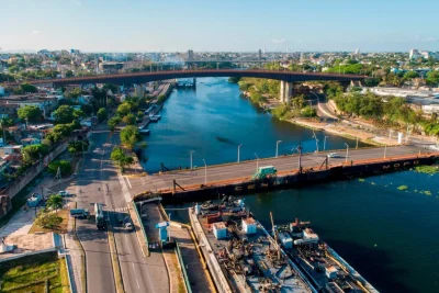 Cerrarán el puente flotante este sábado por dos horas por salida de embarcación