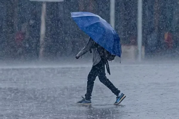 Vaguada provocará fuertes aguaceros este miércoles; reducen alertas meteorológicas